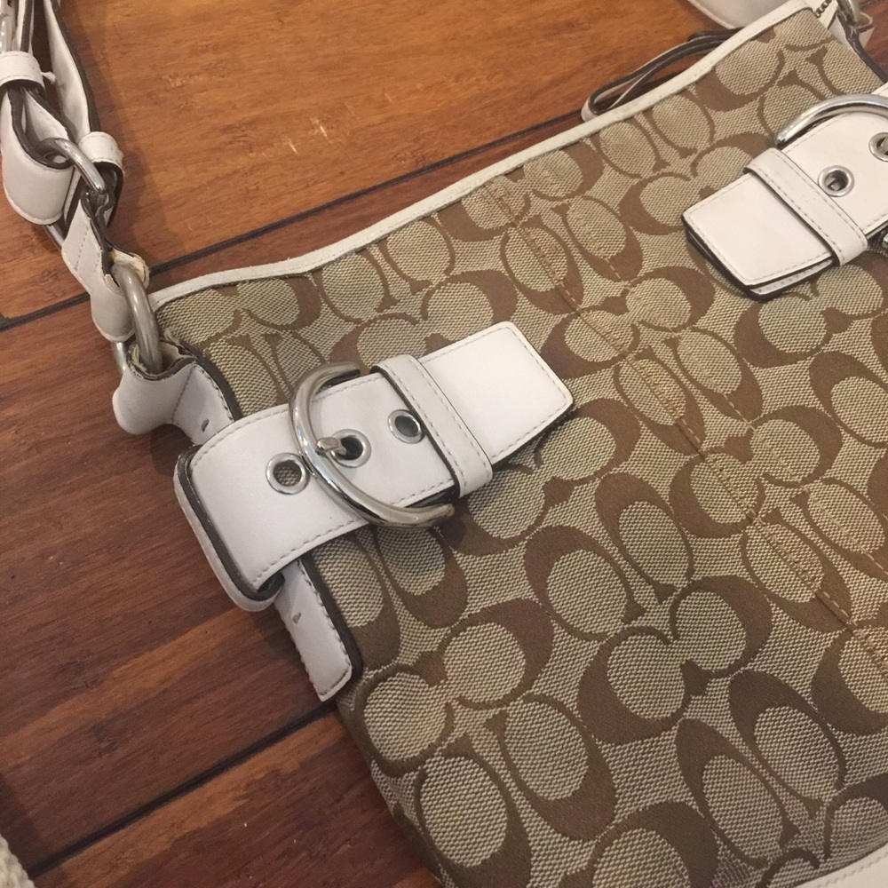 Coach Signature purse